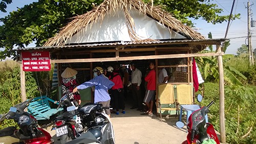 Con chết, cha tự tử