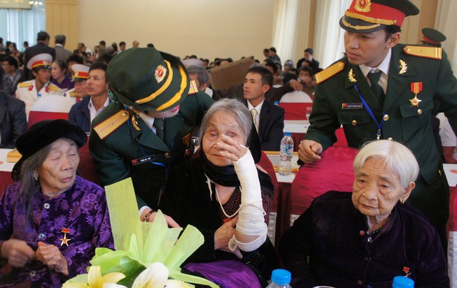 319 Mẹ nhận danh hiệu Bà mẹ Việt Nam Anh hùng