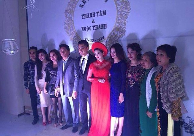 Tâm Tít làm lễ hỏi gấp để chạy 'bầu bí'