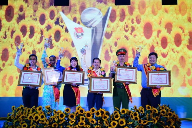 Vinh danh 6 'Công dân trẻ tiêu biểu TP.HCM' 2014