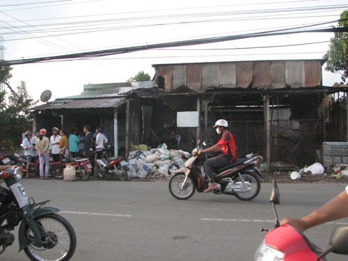 Cháy kho phế liệu, thiệt hại hàng trăm triệu đồng