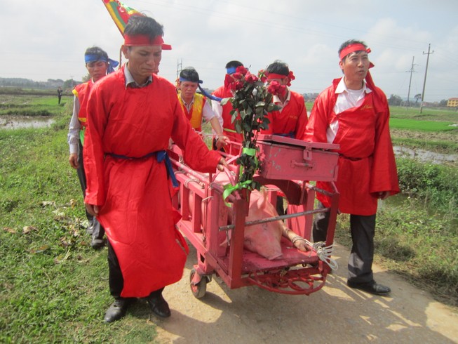 Làng Ném Thượng chém lợn trong nhà kín