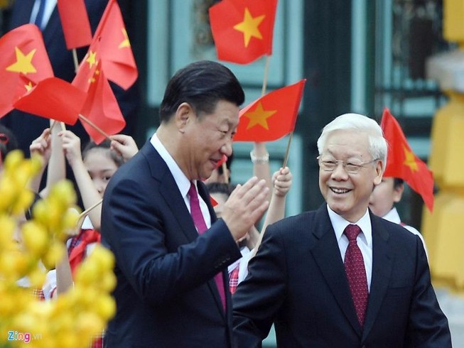 TBT Nguyễn Phú Trọng cùng ông Tập Cận Bình đi dạo