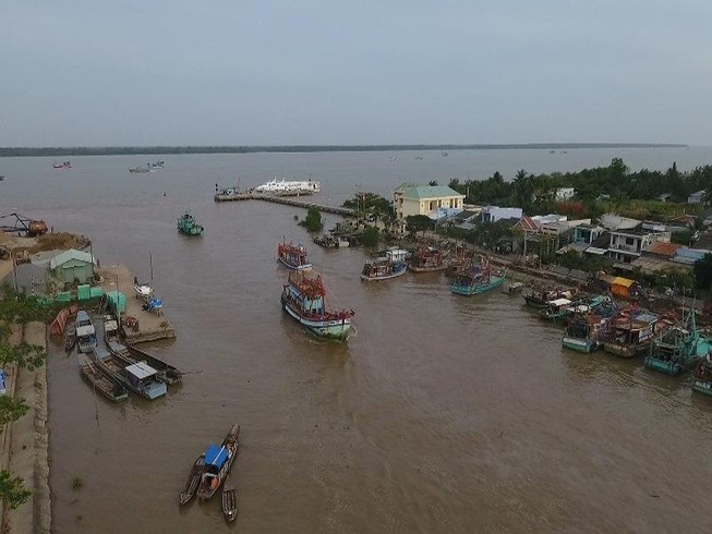 Phó Thủ tướng Trịnh Đình Dũng thị sát ứng phó bão
