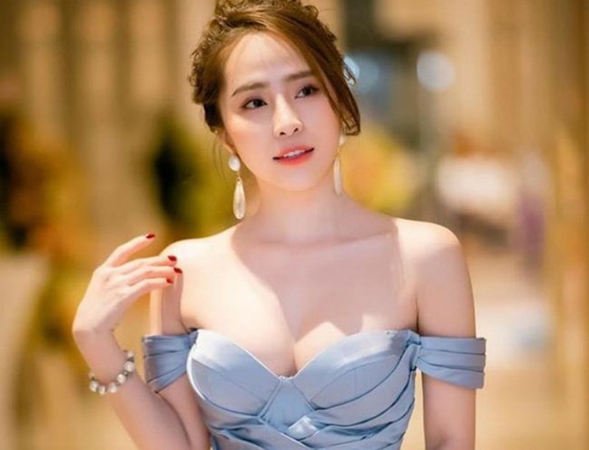 'Cá sấu chúa' Quỳnh Nga ngày càng xinh đẹp, gợi cảm