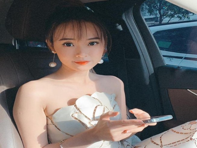 Sao Việt khoe dáng và tăng cân sau Tết