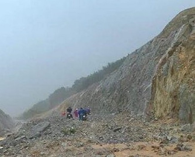 Mưa lớn làm nhiều khu vực đồi núi ở Thừa Thiên - Huế bị sạt lở.