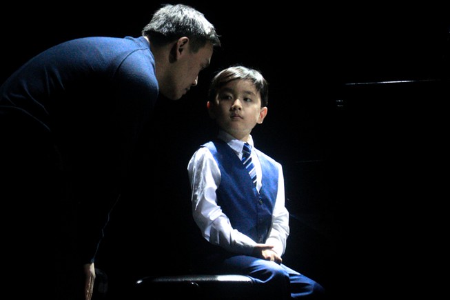 Thần đồng piano Evan Le biểu diễn nhạc Trịnh