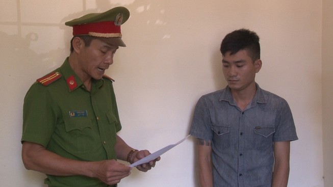 Thuê 2 ô tô rồi làm giả giấy tờ mang đi bán và cầm cố