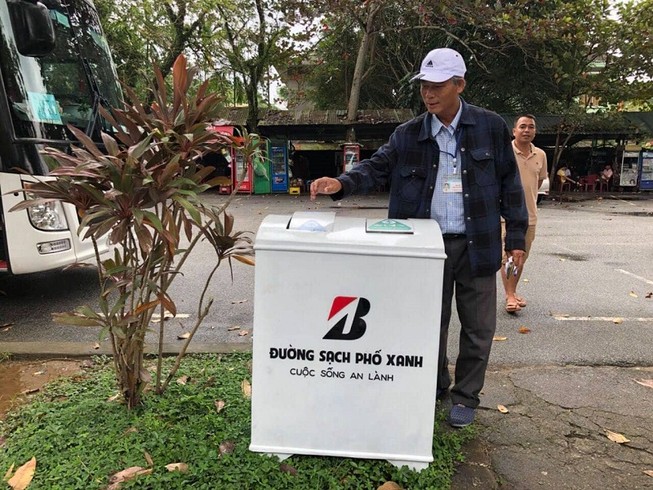 Thùng rác biết nói 'cảm ơn' trên đường phố Huế