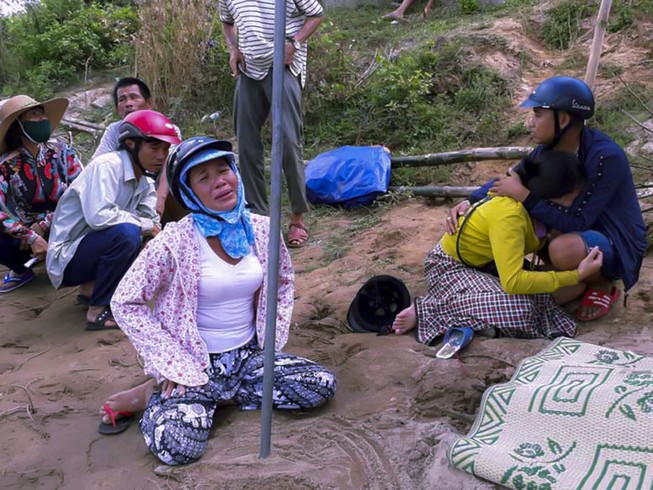 Phát hiện thi thể cha và con gái hơn 1 tuổi trên sông