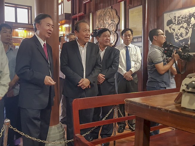 Phó Thủ tướng Trương Hòa Bình thăm, trao quà tết tại Quảng Trị