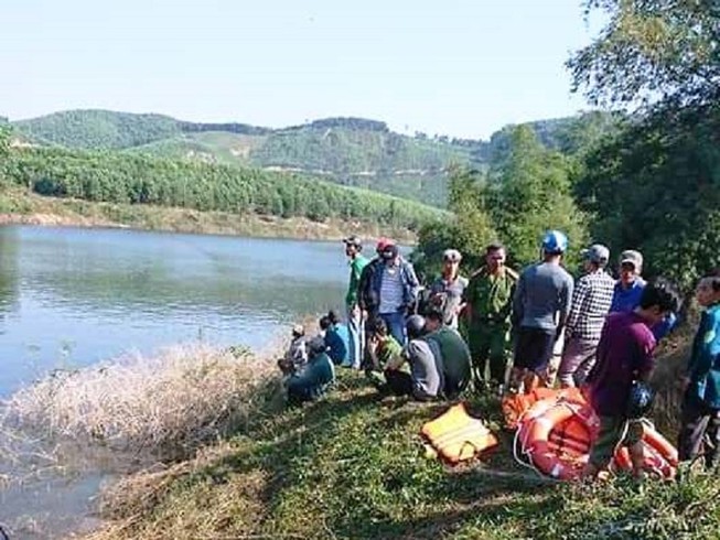 Chìm thuyền trên sông, 3 người mất tích