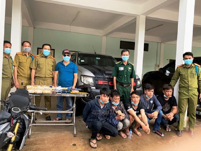 Bắt 5 người Lào vận chuyển 60.000 viên ma túy qua biên giới