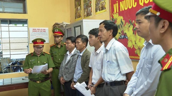Công an tỉnh Thừa Thiên - Huế cũng đã quyết định khởi tố với nguyên Chủ tịch UBND phường Thủy Xuân và bốn cán bộ, nhân viên. Ảnh: T.HỒNG