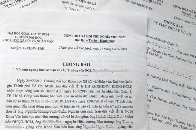 Nghiên cứu sinh kiện trường liên quan việc bảo vệ luận án