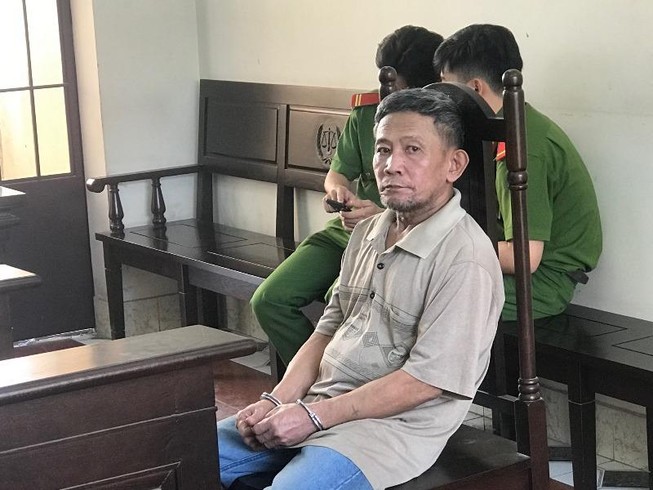Nghi bị chiếm đất, cậu đâm cháu trọng thương