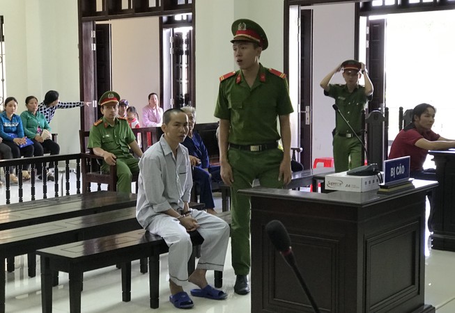 Bị ngăn cản gặp vợ, bị cáo đâm chết mẹ vợ