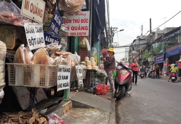 Dẹp vỉa hè, chợ Bà Hoa bỗng... thông thoáng