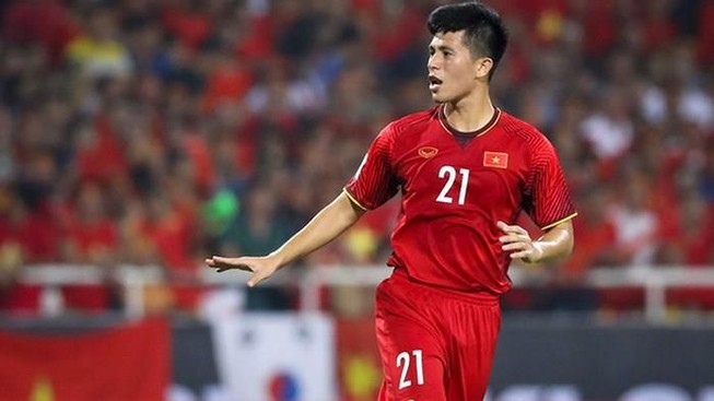'Lá chắn thép' Đình Trọng nói gì về chiếc thẻ đỏ của Supachai