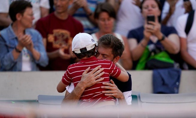 Khoảnh khắc gây xúc động nhất Roland Garros 2019