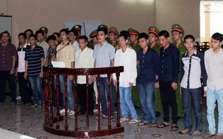 Tuyên án 18 bị cáo gây rối ở trại giam Xuân Lộc