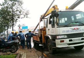 Cách chức, buộc thôi việc tám lãnh đạo nhận lương “khủng”