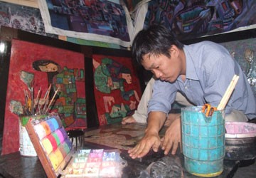 Tác giả của những bức tranh dát vàng