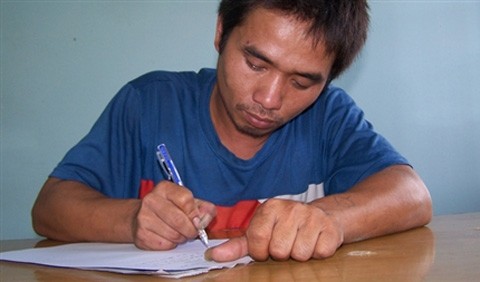 Tài xế xe tải điên cuồng truy sát cảnh sát giao thông