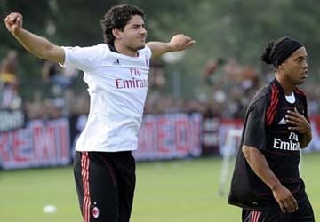 AC Milan bất ngờ thúc thủ trước “nhược tiểu” Varese
