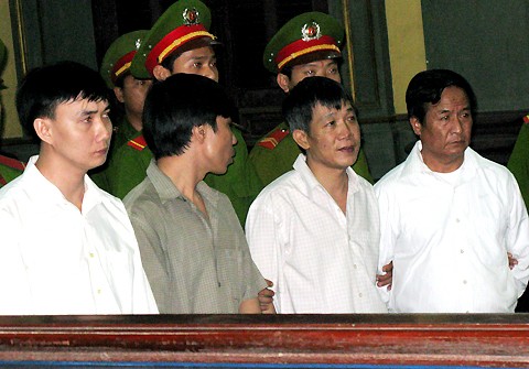 Giám đốc thuê đàn em Dung Hà giết người lại thêm tội