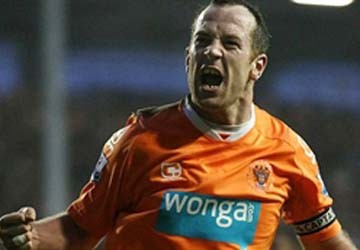 Charlie Adam có cơ hội giành giải cầu thủ hay nhất năm