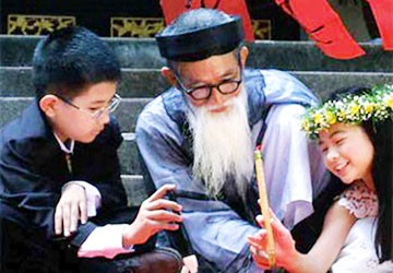 Đừng vật chất hóa lễ mừng thọ