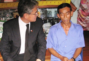 Đại sứ Hàn Quốc đến chia buồn gia đình cô dâu bị sát hại