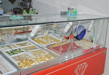 Cướp tiệm vàng giữa ban ngày