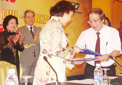 Quỹ học bổng Vừ A Dính Thắp sáng ước mơ