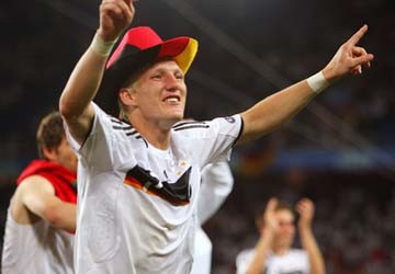 Mourinho muốn có Schweinsteiger với giá 50 triệu euro