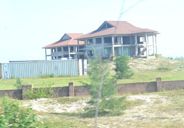 Dự án “rùa” chặn đường ra biển