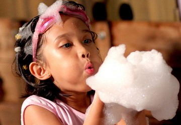 Mối nguy ngộ độc dầu gội, sữa tắm