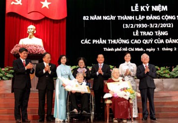 Lãnh đạo làm gương để chỉnh đốn Đảng