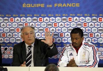 Evra "chán" MU, Inter được thể "đục nước béo cò"