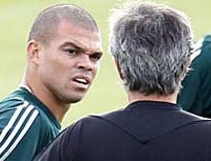 Pepe “mắng” Mourinho: Real đại loạn