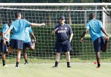 Buổi tập đầu tiên của Benitez tại Inter: Háo hức "cú ăn Sáu"