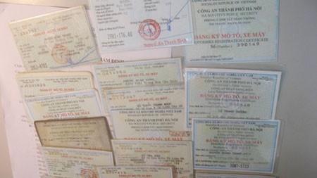 Mua xe trôi nổi, cảnh giác với giấy tờ giả