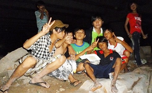 “Giang hồ nhí” ở chân cầu Bình Triệu Kỳ 1: Vào đời khi chưa kịp lớn