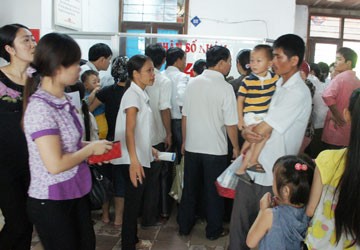 Hà Nội nóng 43oC, nhiều bệnh viện quá tải
