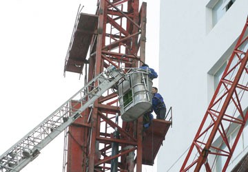 Sập cần cẩu xây dựng, ba công nhân tử nạn