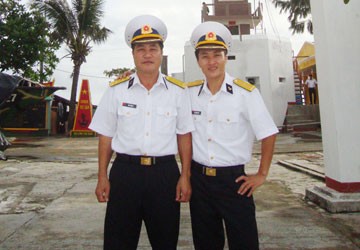 Cha và con ở Trường Sa