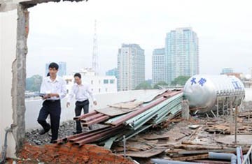Vụ “cho 4, xây 11 lầu”: 1 người bị sa thải, 5 người bị cảnh cáo, khiển trách