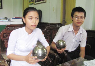 Học sinh phát minh quả cầu chữa cháy
